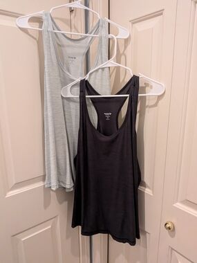 Old Navy Active Racerback Tank Tops in Black and Light Gray